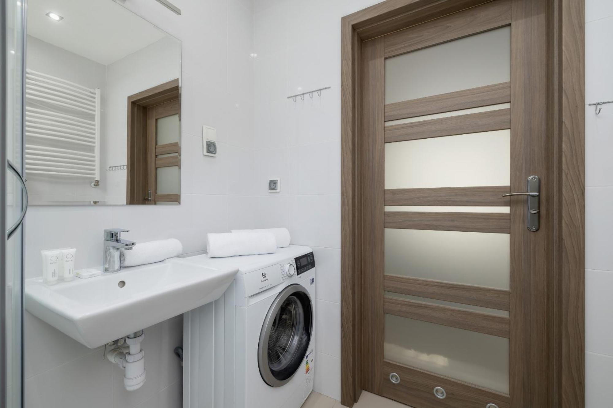 Apartament Modern With Parking In Cracow By Rent Like *